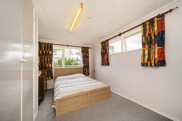 Photo of property in 33 Suzanne Grove, Kelvin Grove, Palmerston North, 4414