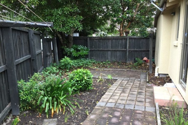 Photo of property in 76 Picton Avenue, Riccarton, Christchurch, 8011