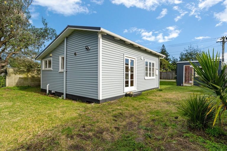 Photo of property in 6 Kapiti Lane, Otaki Beach, Otaki, 5512