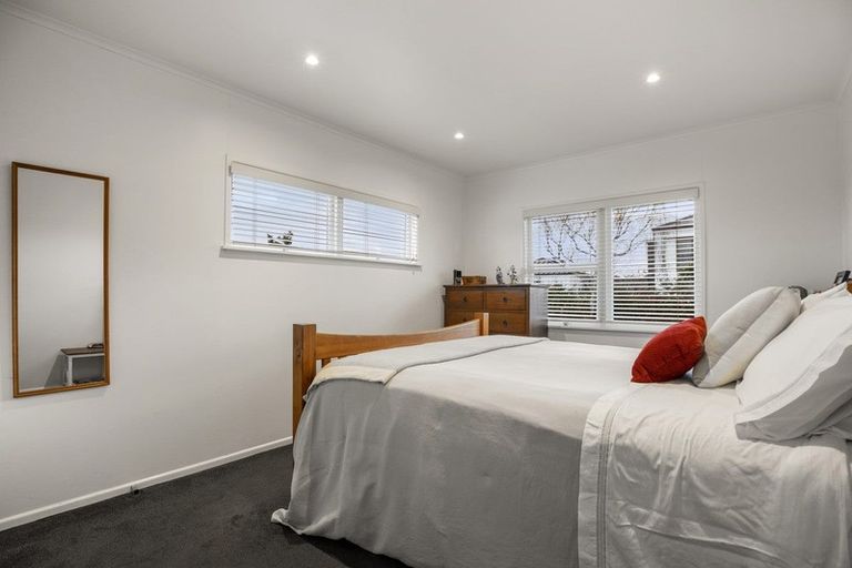 Photo of property in 84 Marine Parade, Mellons Bay, Auckland, 2014