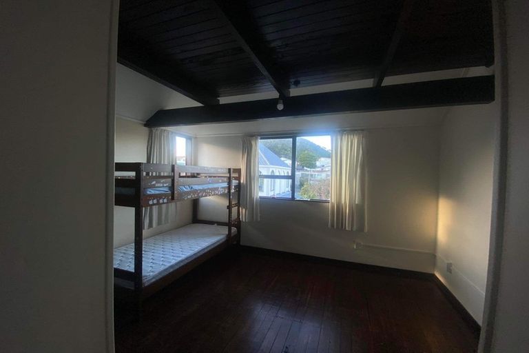 Photo of property in 140 Akaroa Drive, Maupuia, Wellington, 6022