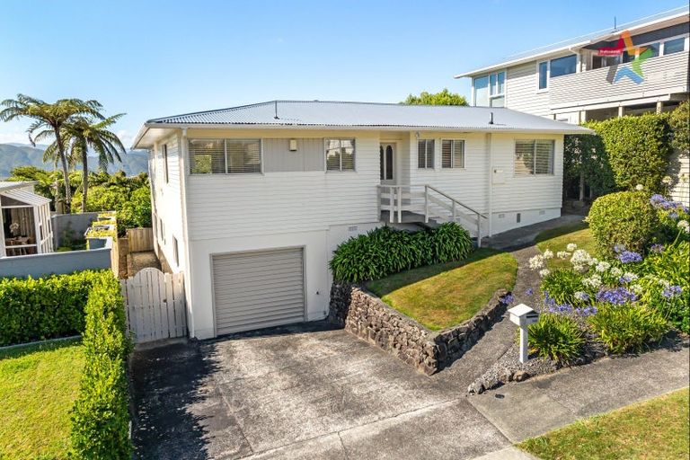 Photo of property in 18 Panorama Grove, Harbour View, Lower Hutt, 5010