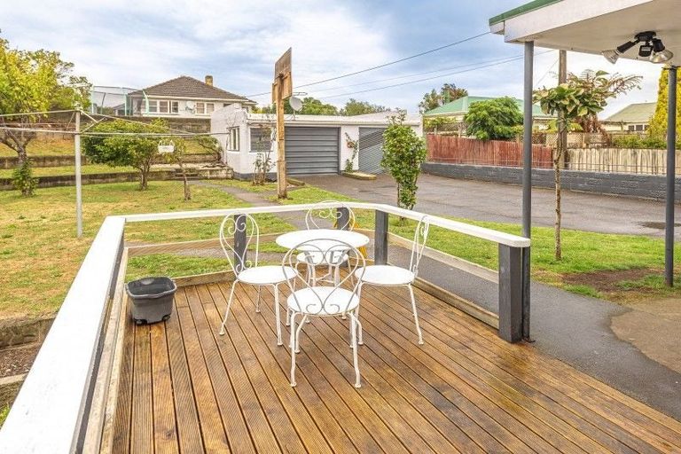 Photo of property in 9 Swiss Avenue, Gonville, Whanganui, 4501