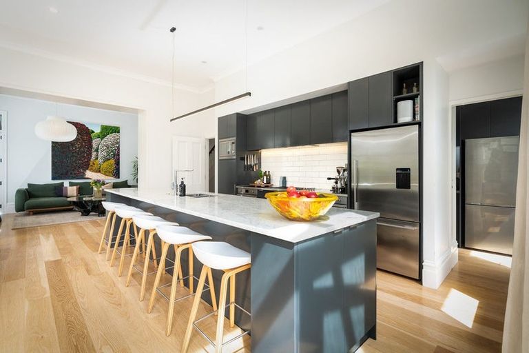 Photo of property in 18 Austin Street, Mount Victoria, Wellington, 6011