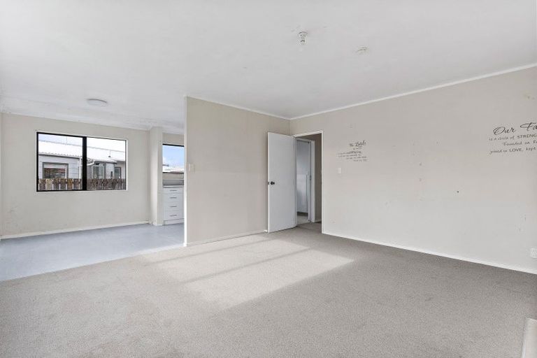 Photo of property in 1/12 Templeton Place, Clendon Park, Auckland, 2103