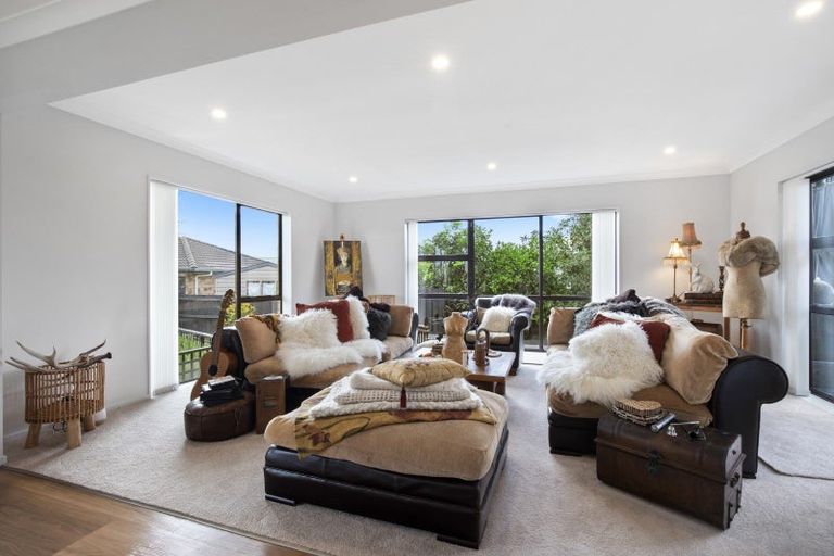 Photo of property in 36 Edgewater Parade, Waiuku, 2123