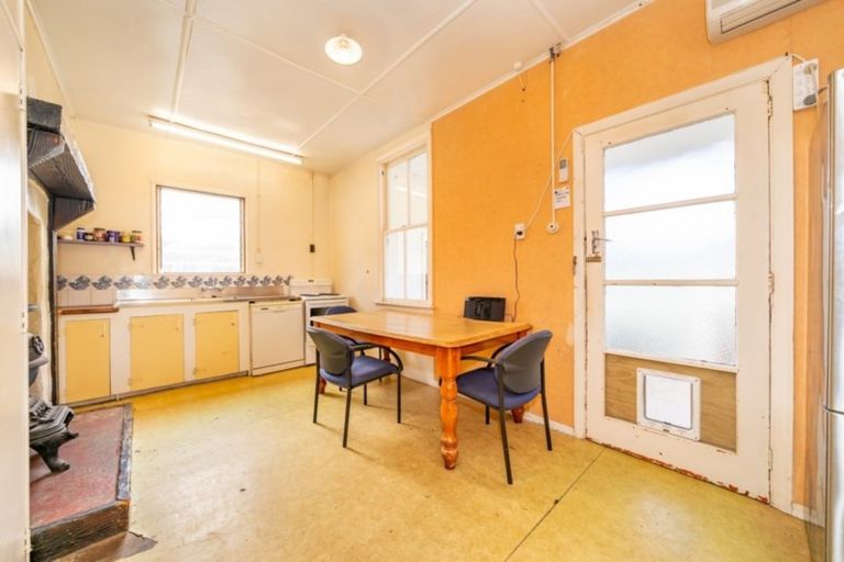 Photo of property in 43 Seddon Street, Wallaceville, Upper Hutt, 5018