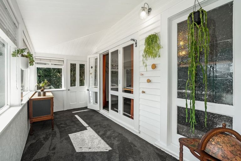 Photo of property in 102 Paremata Road, Paremata, Porirua, 5024