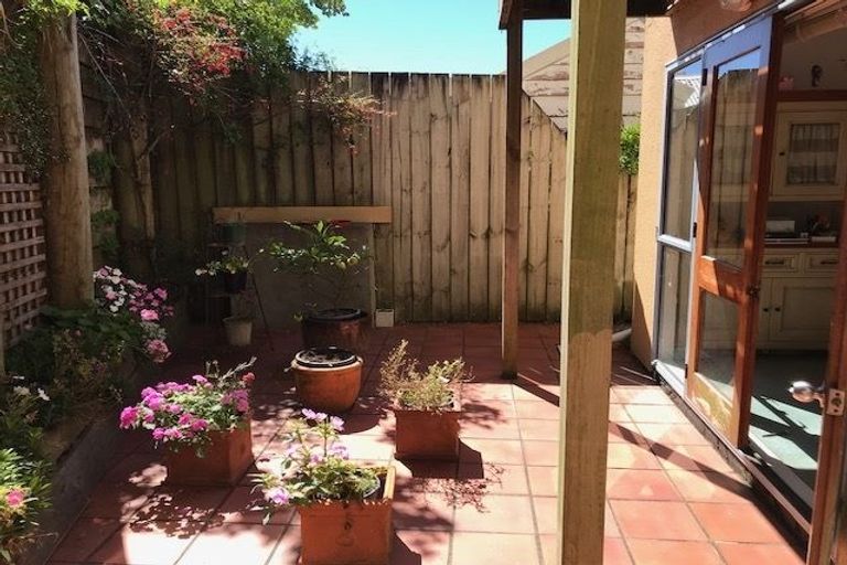 Photo of property in 2/18 Ohiro Road, Aro Valley, Wellington, 6021