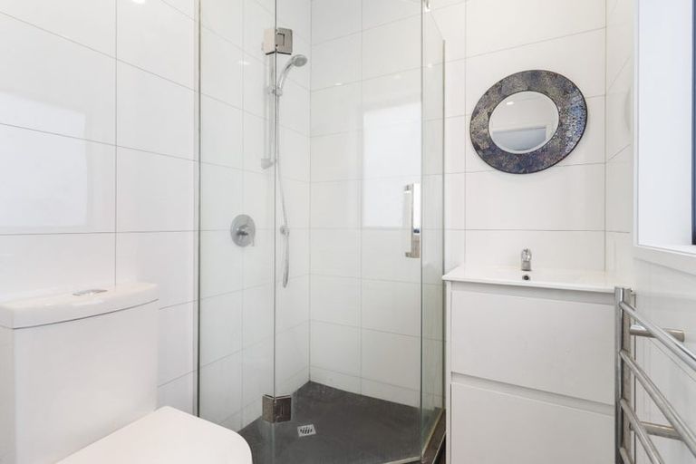 Photo of property in 23c Chippendale Crescent, Birkdale, Auckland, 0626