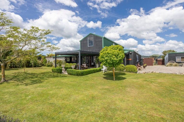 Photo of property in 72 Township Road, Kumeroa, Woodville, 4997