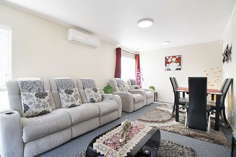 Photo of property in 1/229 Waitemata Drive, Ranui, Auckland, 0612