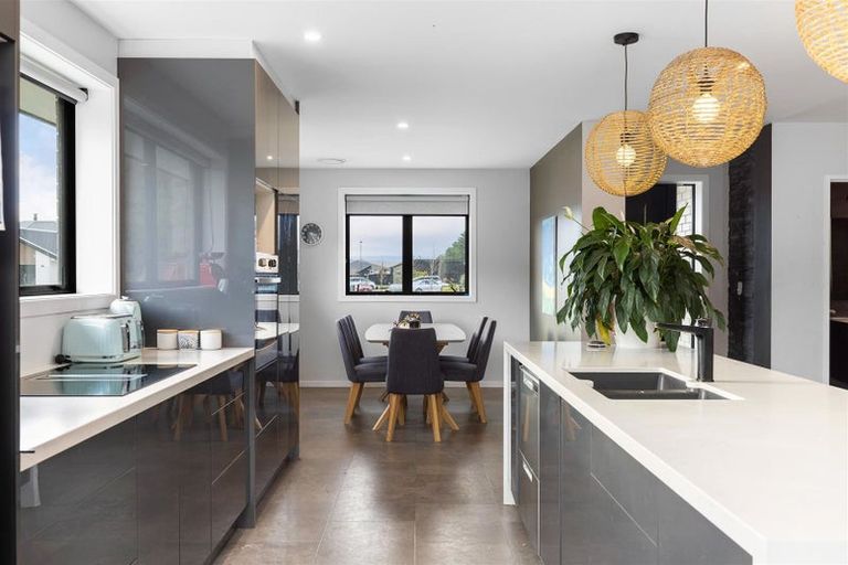 Photo of property in 31 Kingfisher Crescent, Albert Town, Wanaka, 9305