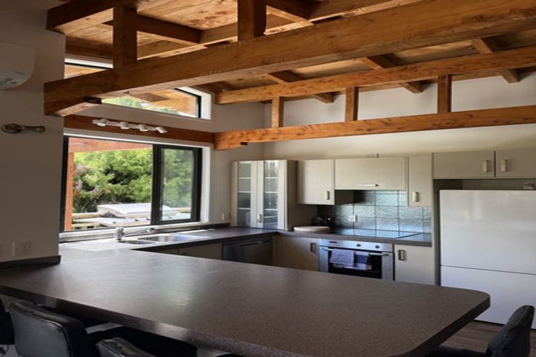 Photo of property in 4 Gradwell Place, Two Mile Bay, Taupo, 3330