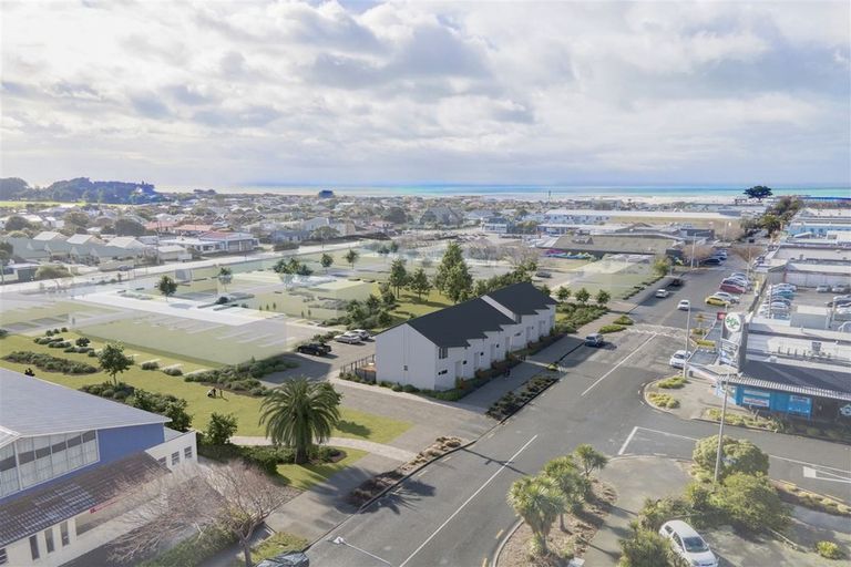Photo of property in 140 Seaview Road, Westown, New Plymouth, 4310