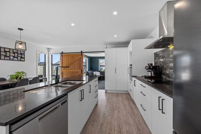 Photo of property in 80 Dunkeld Drive, Papamoa, 3118