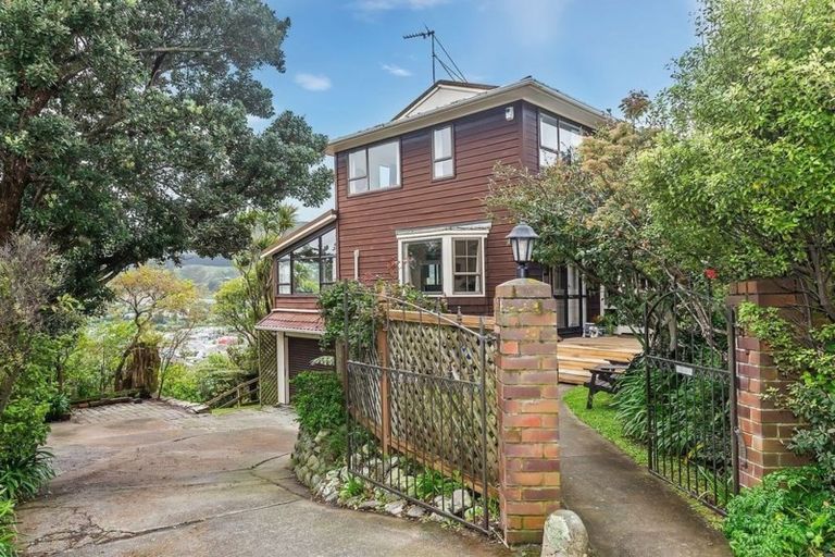 Photo of property in 35 Fyvie Avenue, Tawa, Wellington, 5028