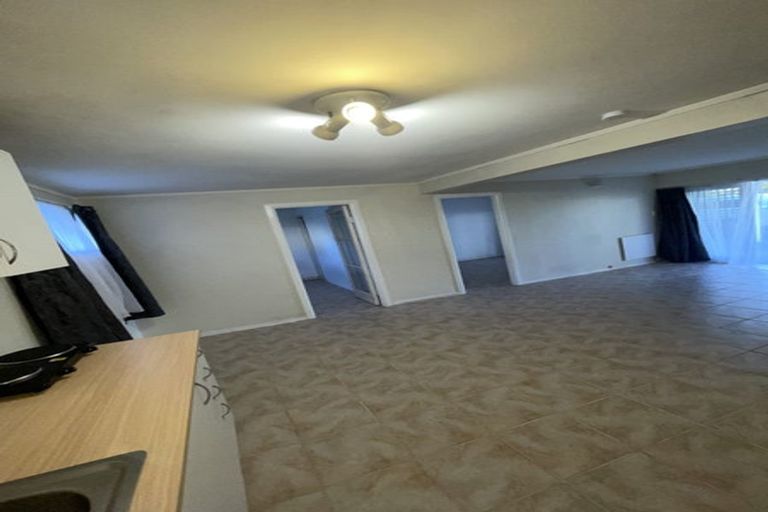 Photo of property in 2 Glenmore Road, Sunnyhills, Auckland, 2010