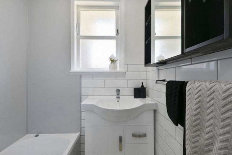 Photo of property in 80 Reynolds Street, Taita, Lower Hutt, 5011