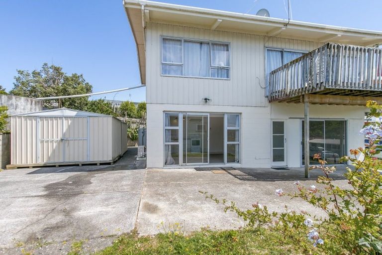 Photo of property in 3 Capitol Road, Matakatia, Whangaparaoa, 0930