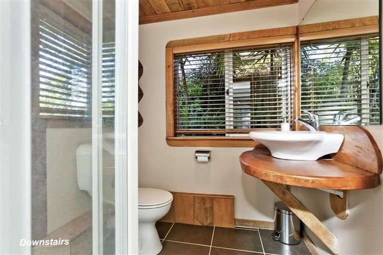 Photo of property in 28 Lavery Place, Sunnynook, Auckland, 0632