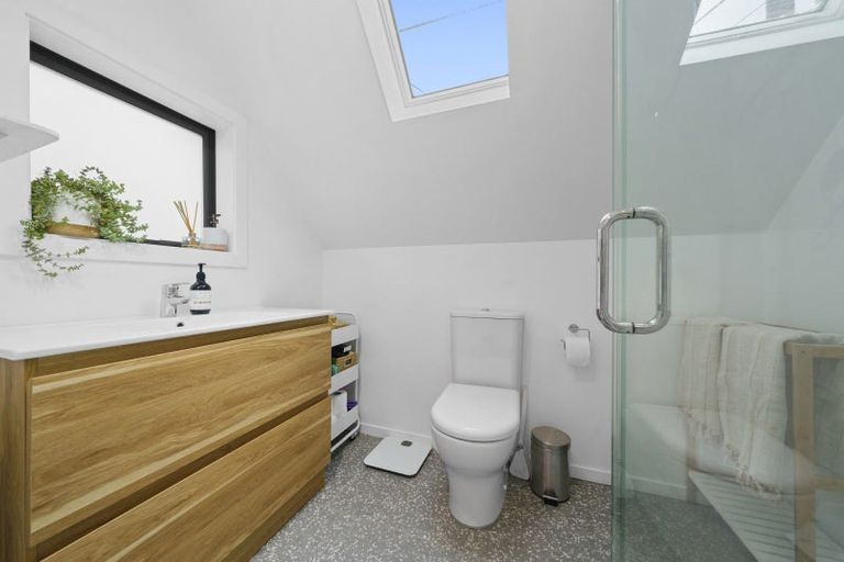 Photo of property in 20 Kellsmere Crescent, Island Bay, Wellington, 6023