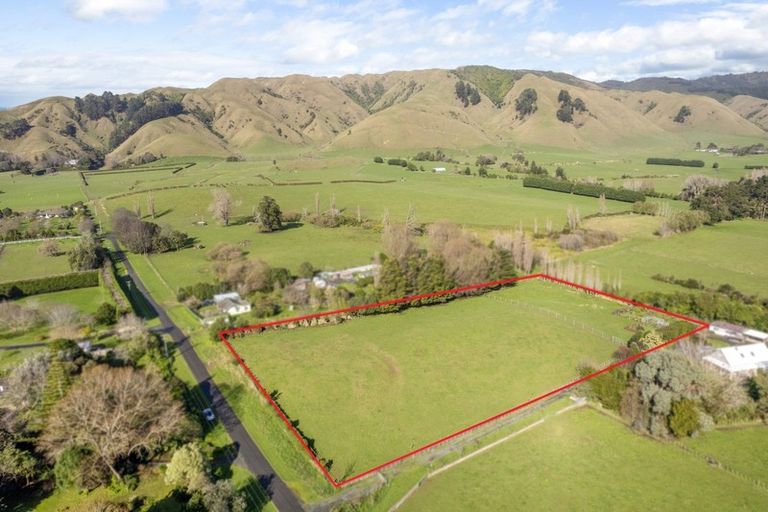 Photo of property in 156 Gear Road, Te Horo, Otaki, 5582