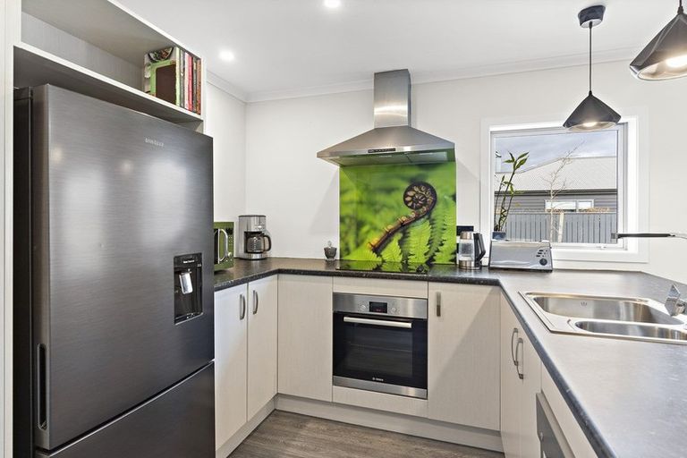Photo of property in 1 Routhan Way, Carterton, 5713