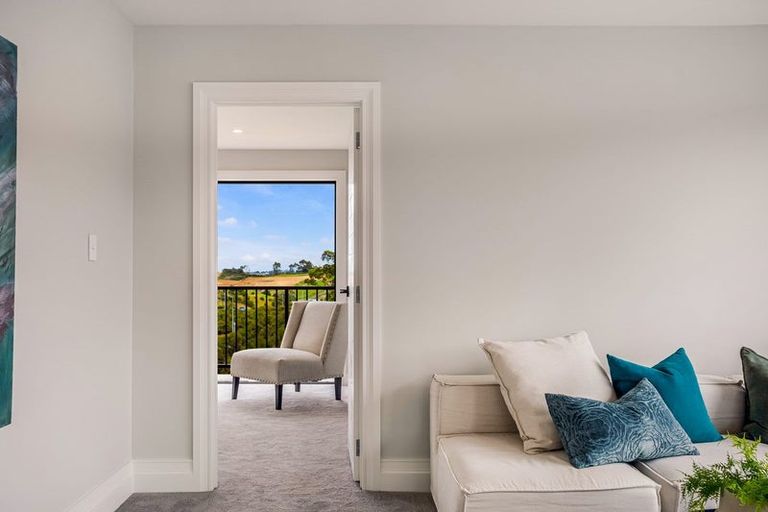 Photo of property in 40 Paparahi Place, Wainui, 0992