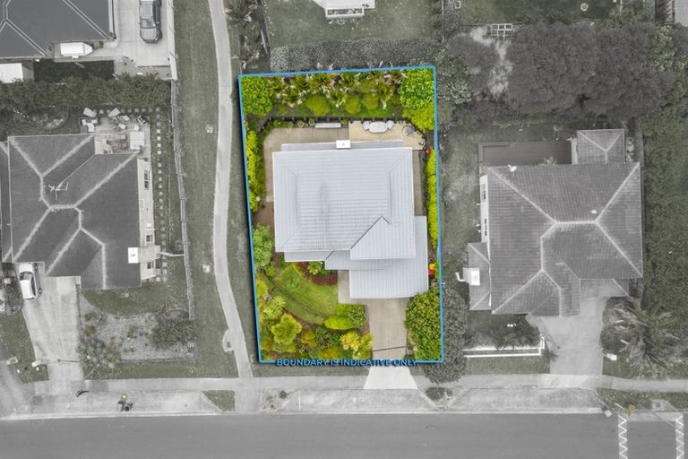 Photo of property in 31 Harrowglen Drive, Northcross, Auckland, 0632