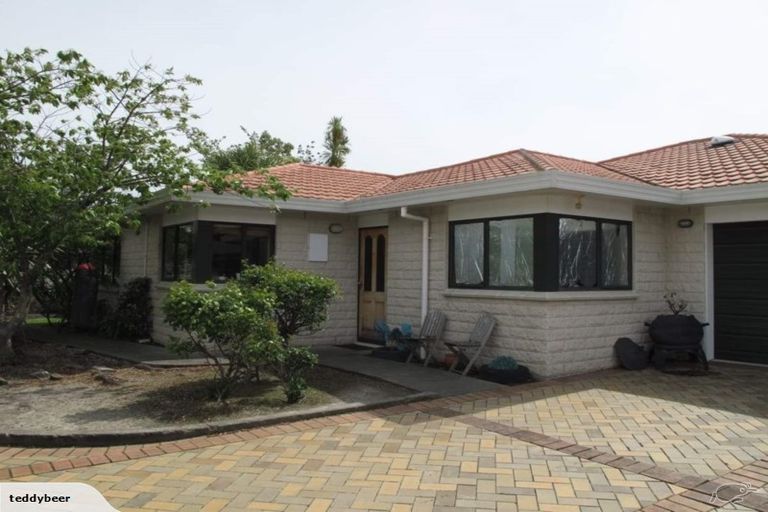 Photo of property in 15 Woburn Place, Takaro, Palmerston North, 4412