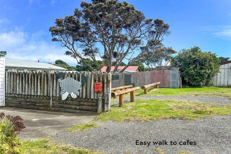 Photo of property in 1a Field Way, Waikanae Beach, Waikanae, 5036