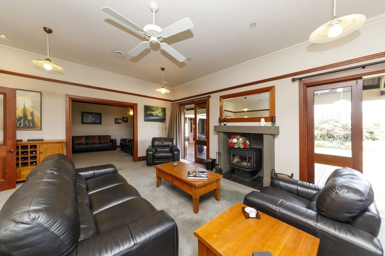 Photo of property in 79 Cashmere Drive, Fitzherbert, Palmerston North, 4410