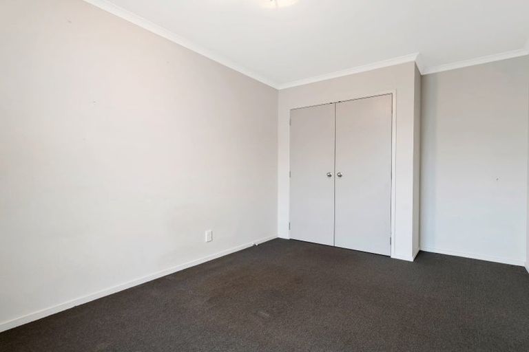 Photo of property in 18 Barnea Circle, Glen Eden, Auckland, 0602