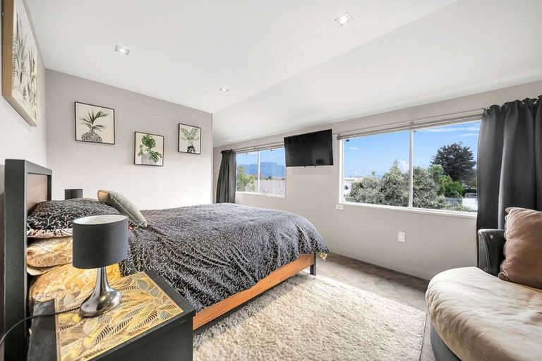 Photo of property in 10 Pompolona Street, Te Anau, 9600