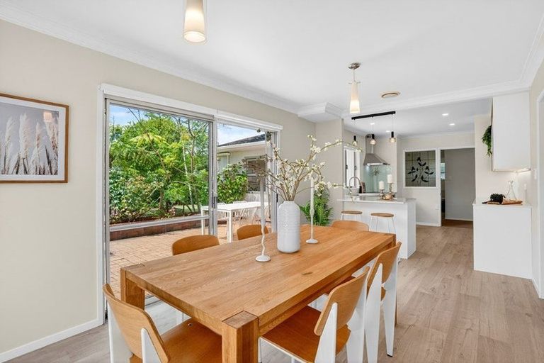 Photo of property in 15 Frieston Road, Milford, Auckland, 0620