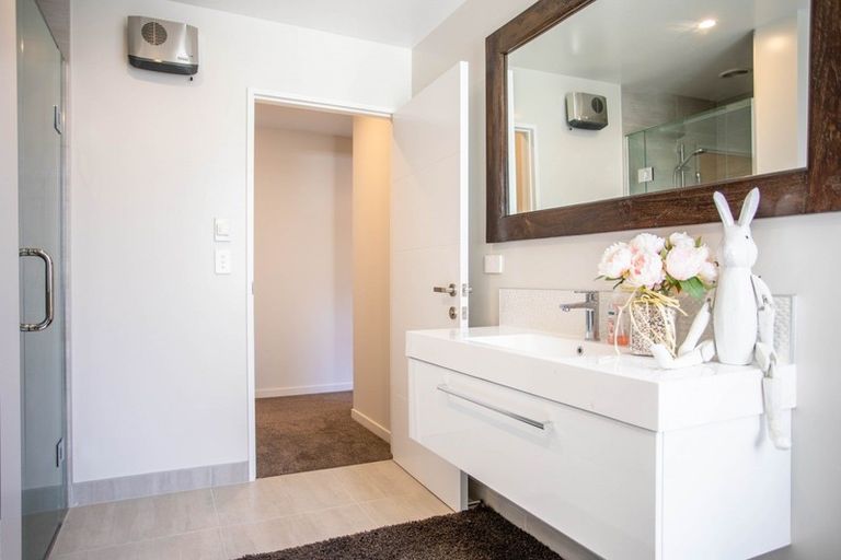 Photo of property in 2 Kereru Crescent, Wanaka, 9305