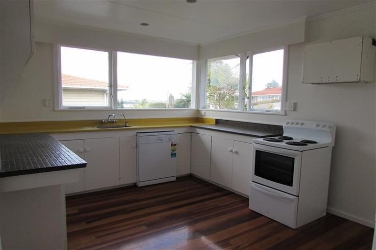 Photo of property in 73 Jaemont Avenue, Te Atatu South, Auckland, 0610