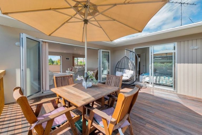 Photo of property in 7 Rossmore Terrace, Murrays Bay, Auckland, 0630