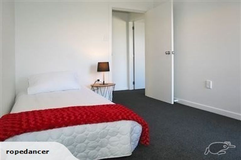 Photo of property in 7 Warrington Grove, Newlands, Wellington, 6037