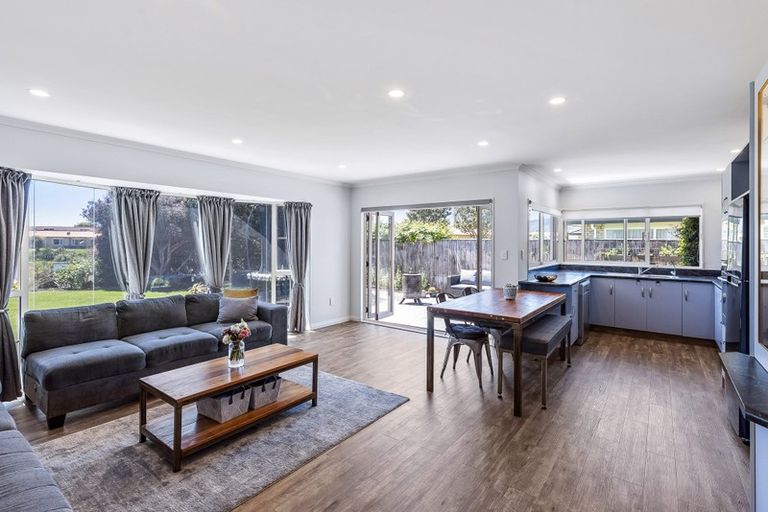 Photo of property in 10 Glen Loch Place, Paraparaumu, 5032