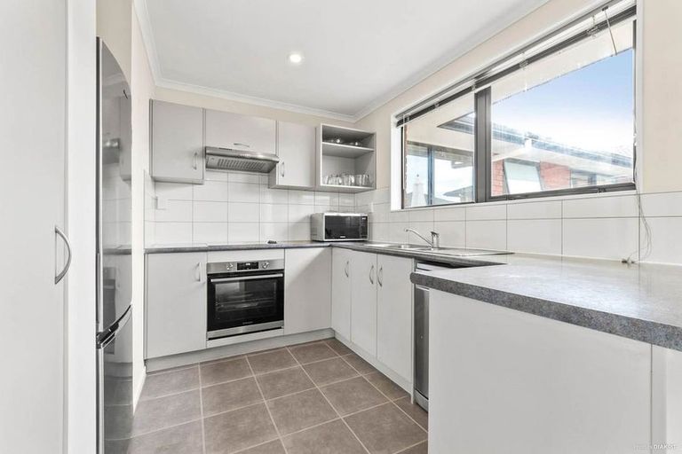 Photo of property in 55 Tiriwa Drive, Massey, Auckland, 0614