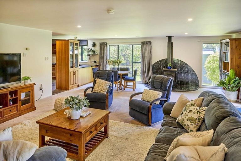 Photo of property in 1153 Paekakariki Hill Road, Paekakariki Hill, Porirua, 5381