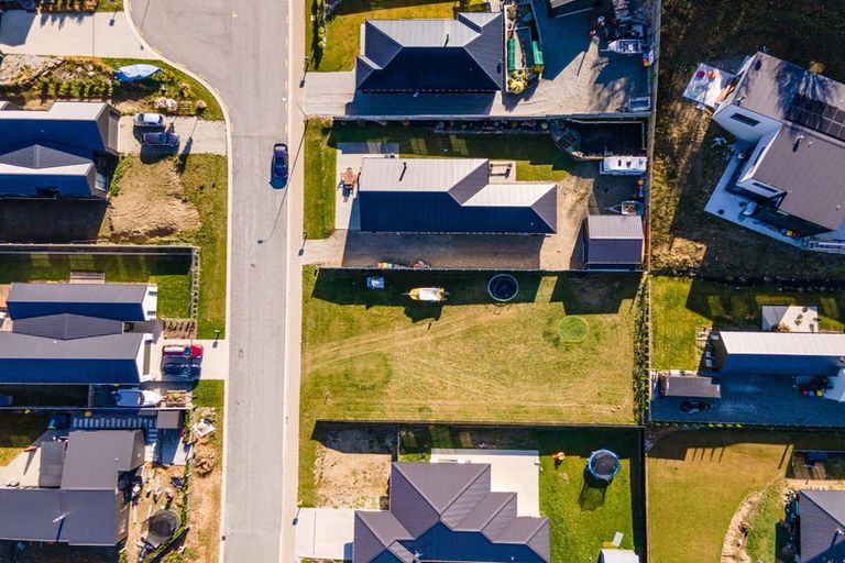 Photo of property in 12 Magpie Place, Lake Hawea, 9382