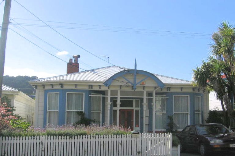 Photo of property in 21 Myrtle Crescent, Mount Cook, Wellington, 6021