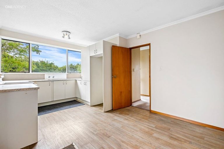 Photo of property in 2/11 Momorangi Crescent, Redwood, Christchurch, 8051