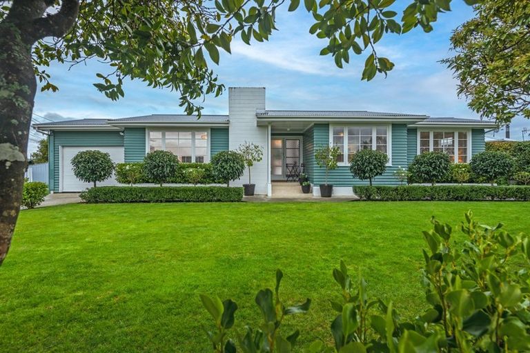 Photo of property in 10 Paterson Street, Pahiatua, 4910