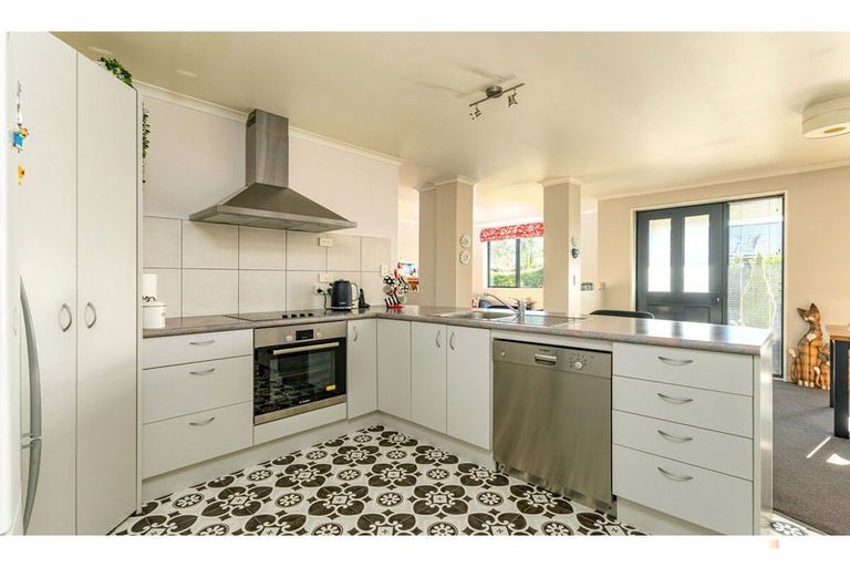 Photo of property in 240 Talbot Street, Geraldine, 7930