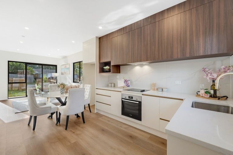 Photo of property in 140b Edgewater Drive, Pakuranga, Auckland, 2010