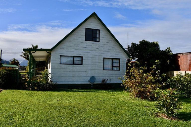 Photo of property in 27 Wharf Road, Karamea, 7893